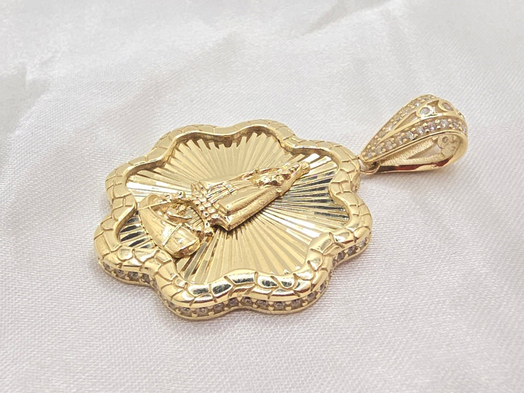 10KT SMALL FLOWER CARIDAD PENDANT Weight 4.1GR