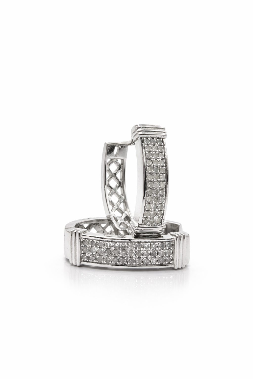 10KT ELGANT WHITE GOLD AND DIAMOND HOOPS EARRINGS Size  Weigth 5.1GR