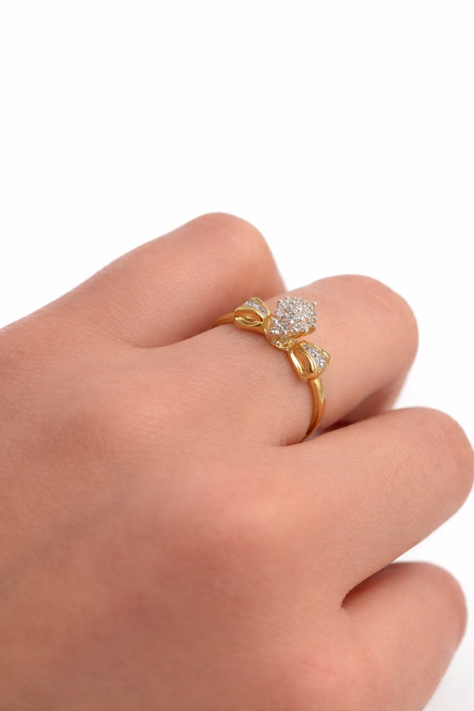 10KT DELICATE RIBBON DESIGN DIAMOND PROMISE RING Size 7/0.11CT