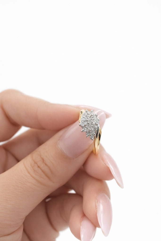 10KT DELICATE WOMAN'S DIAMOND RING Size 6.5 Weight 2GR