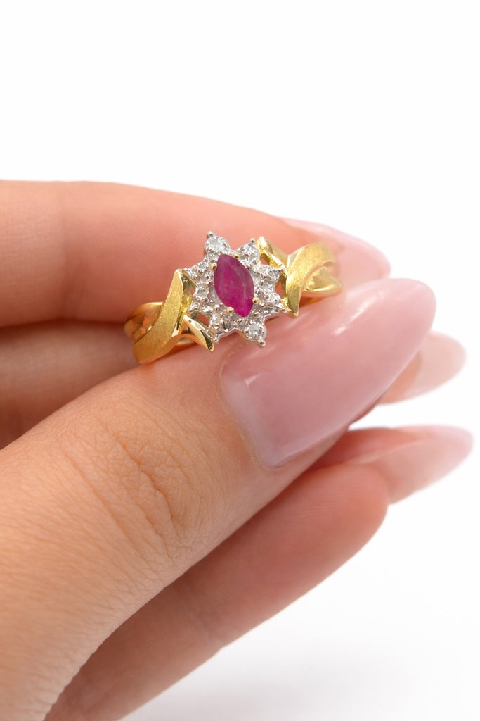 10KT DIAMOND AND RUBI DELICATE WOMAN'S RING Size 7 Weight 2.6GR
