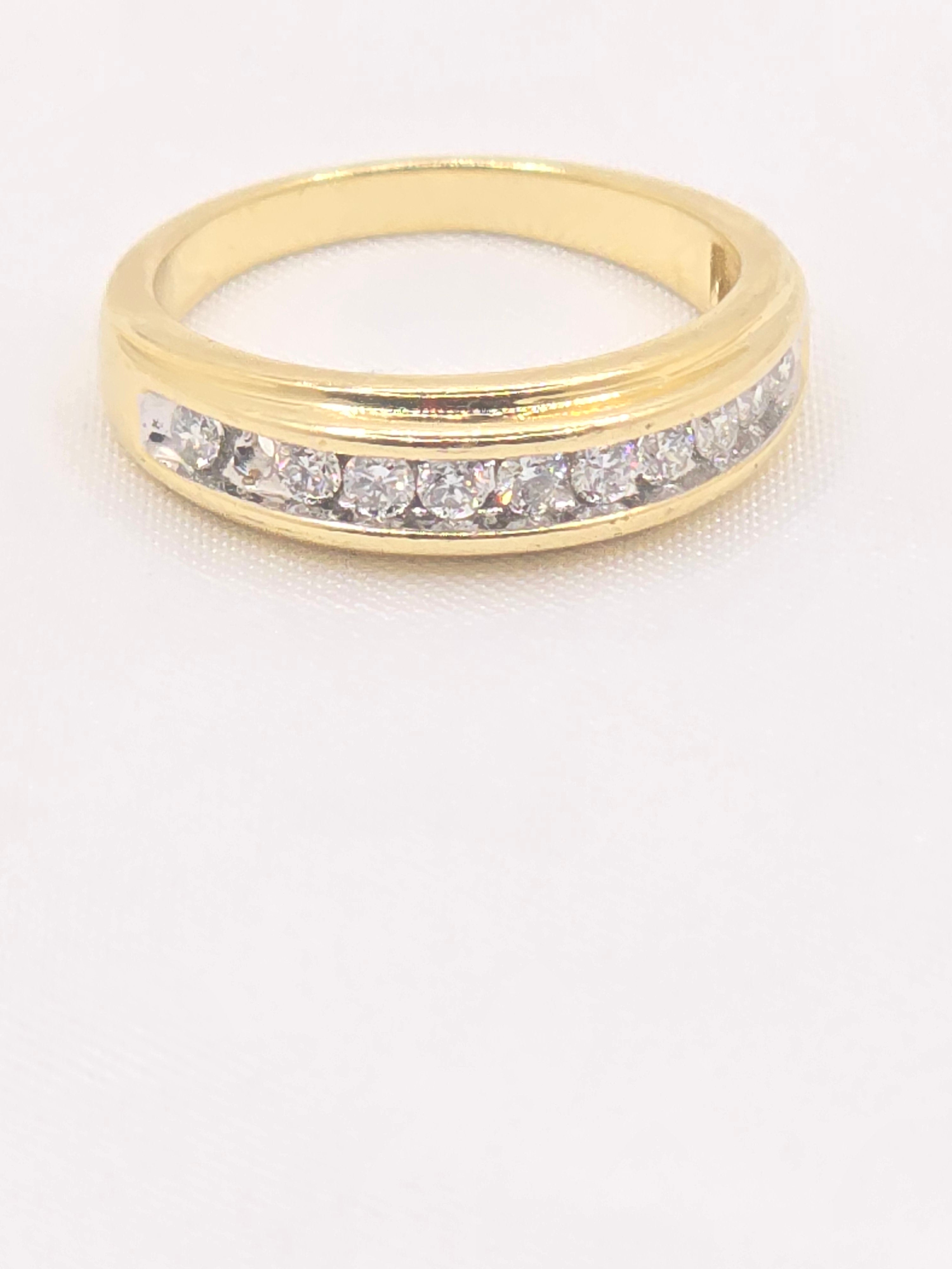 10KT YG NATURAL DIAMOND STATEMENT RING Size 7 Weight 3.74