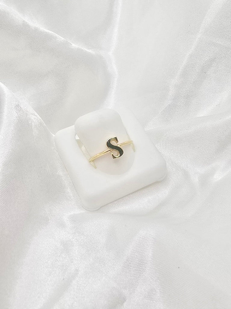 14KT "S" LETTER RING Size 6 Weight 1.4GR