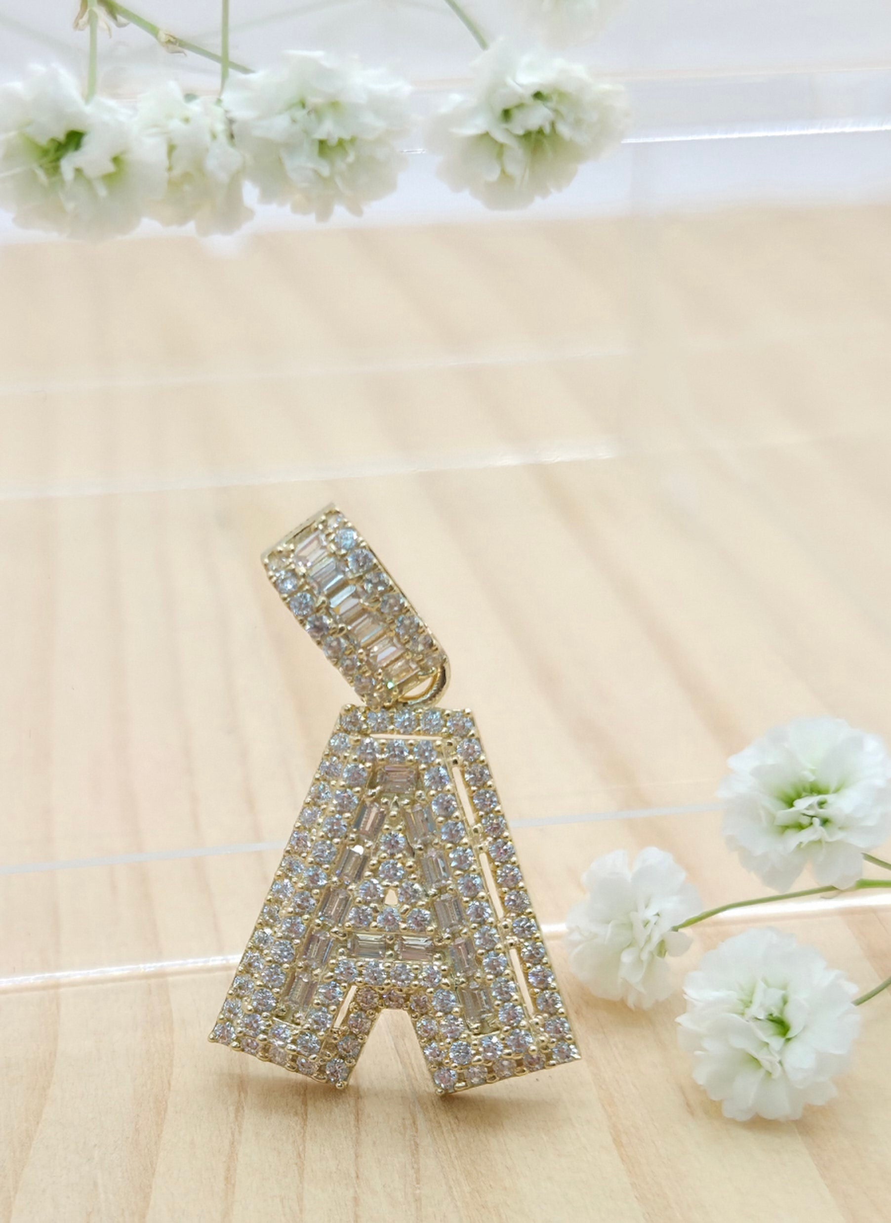 10KT MEDIUM CZ "A" LETTER PENDANT Weight 5.5GR