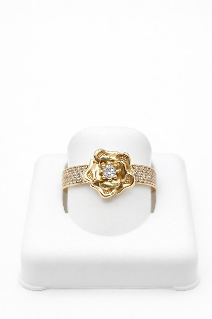 10KT CZ BAND FLOWER DETAIL RING Size 8 Weigth 2.6GR