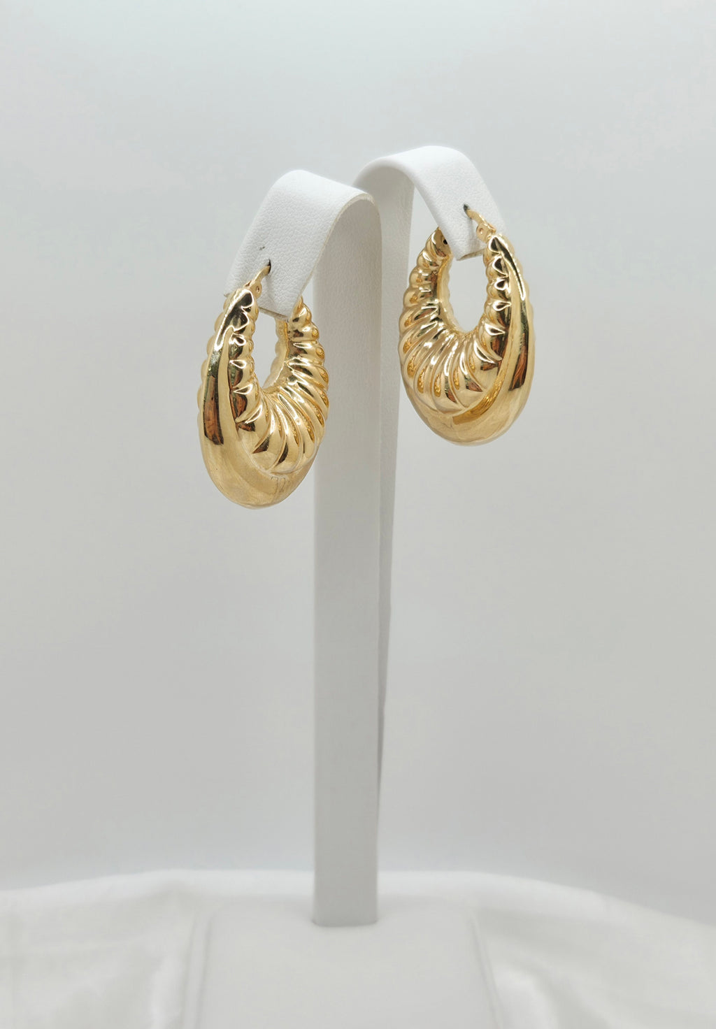 10KT MODERN INFLATED SHRIMP DESIGN HOOPS EARRINGS Weight 8GR