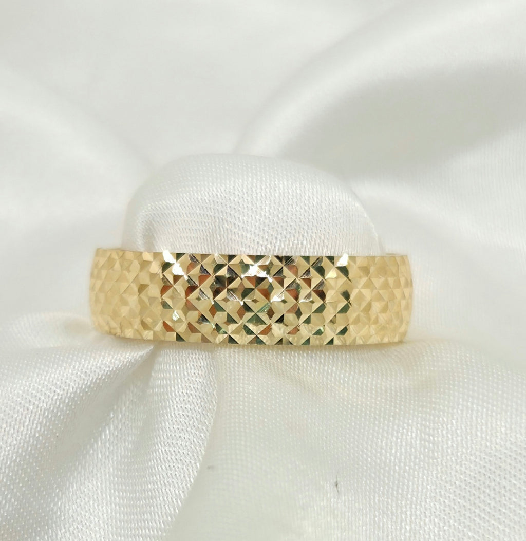 10KT FANCY DIAMOND CUT WEDDING BAND RING Size 7 6MM Weight 3GR