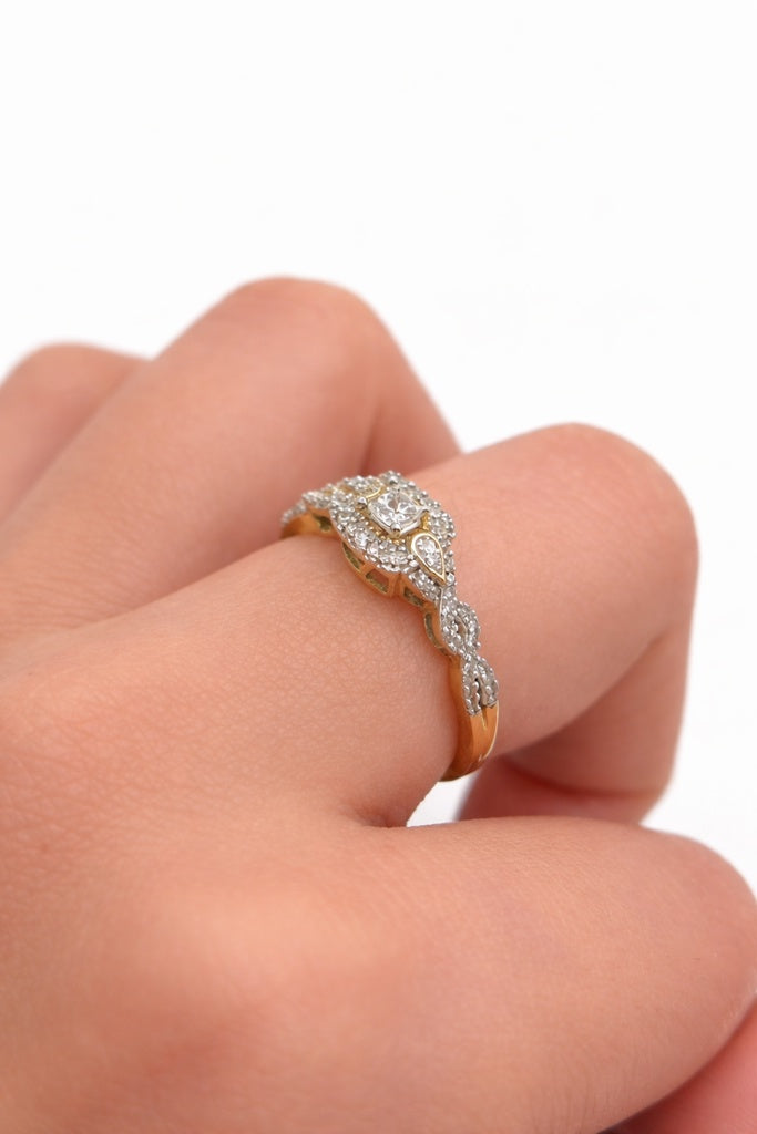 10KT  DELICATE SQUARE DIAMOND PROMISSE RING Size 7/ 0.33CT Weigth 1.8GR