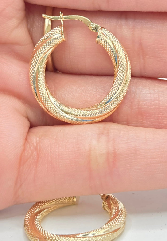 10KT CROOKED NEVADAS HOOPS EARRINGS Size 3  4MM Weigth 2.4GR