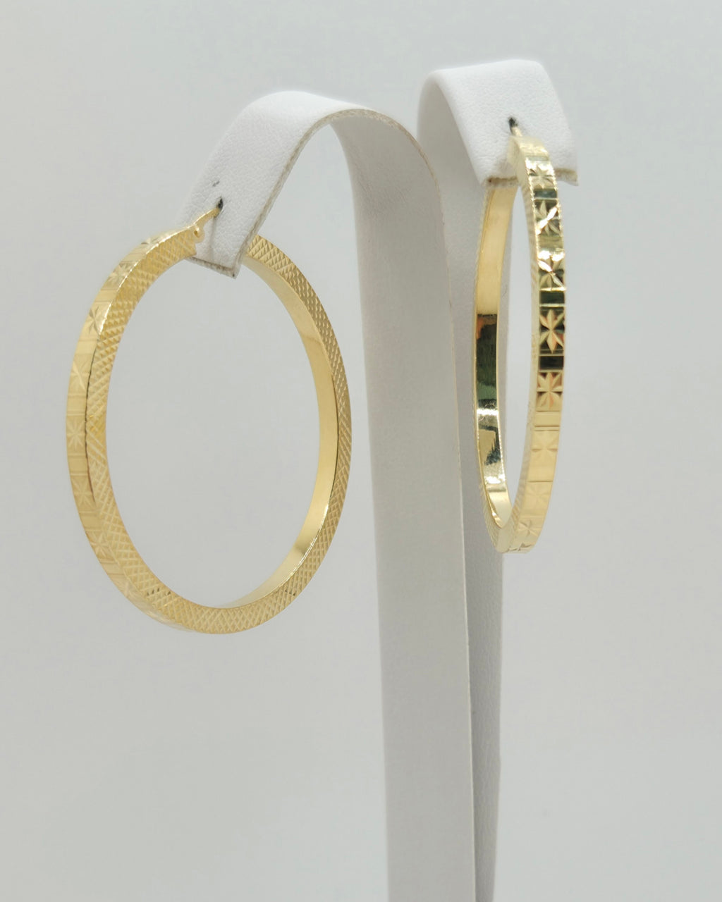 10KT MODERN FLASH DETAIL STRAIGHT HOOPS EARRINGS Size 5 Weight 4.9GR