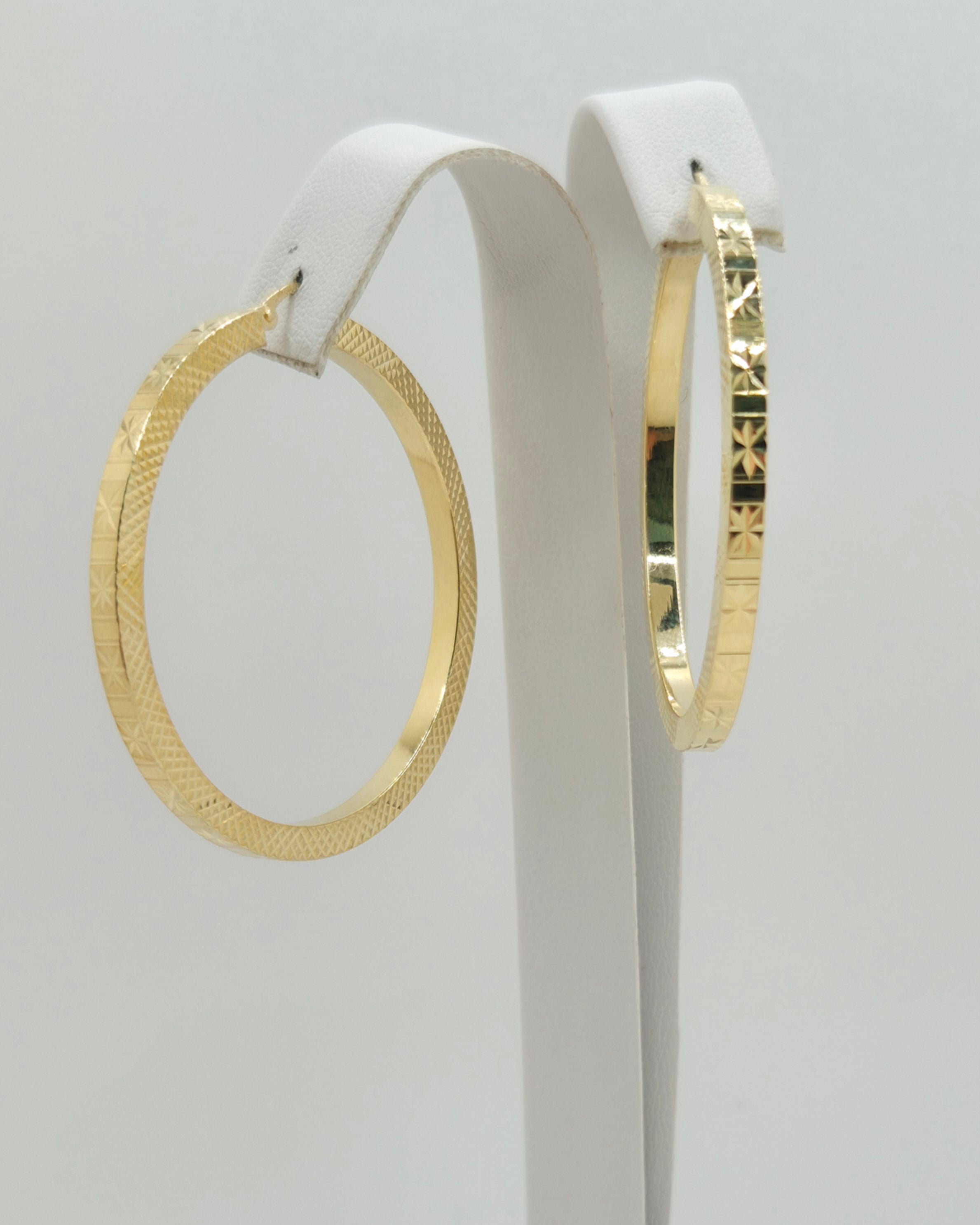 10KT MODERN FLASH DETAIL STRAIGHT HOOPS EARRINGS Size 5 Weight 4.9GR
