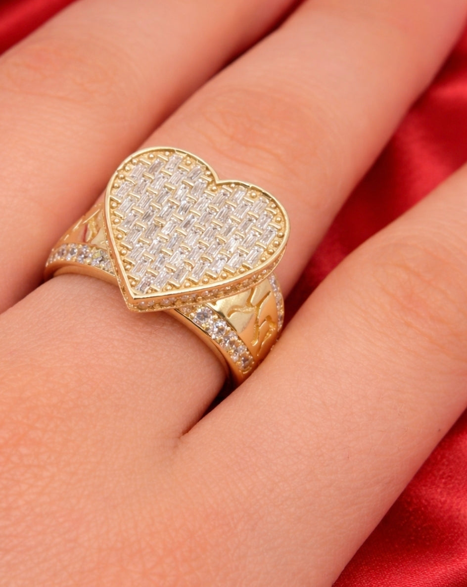 10KT BAGUETTE DETAILS MEDIUM HEART WOMAN'S RING Size 8.5 Weigth 5.4GR