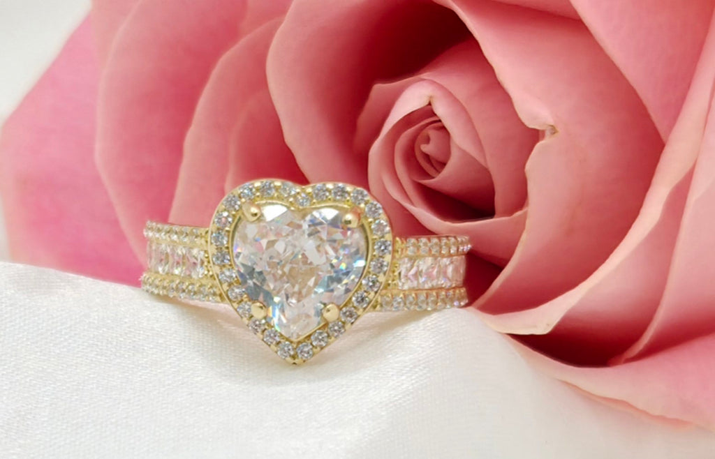 10KT WHITE STONE HEART WITH CZ DETAIL RING Size 7-8 Weight 3.6GR