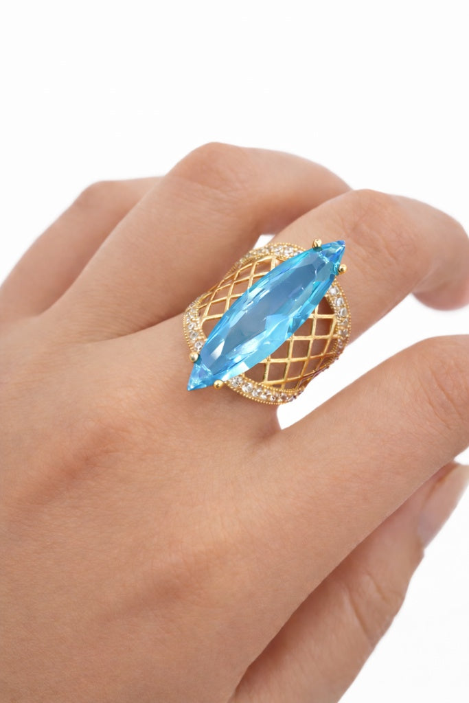 10KT NET BACKGRAIND SKY BLUE ALMOND STONE RING Size 6.5 Weight 6GR