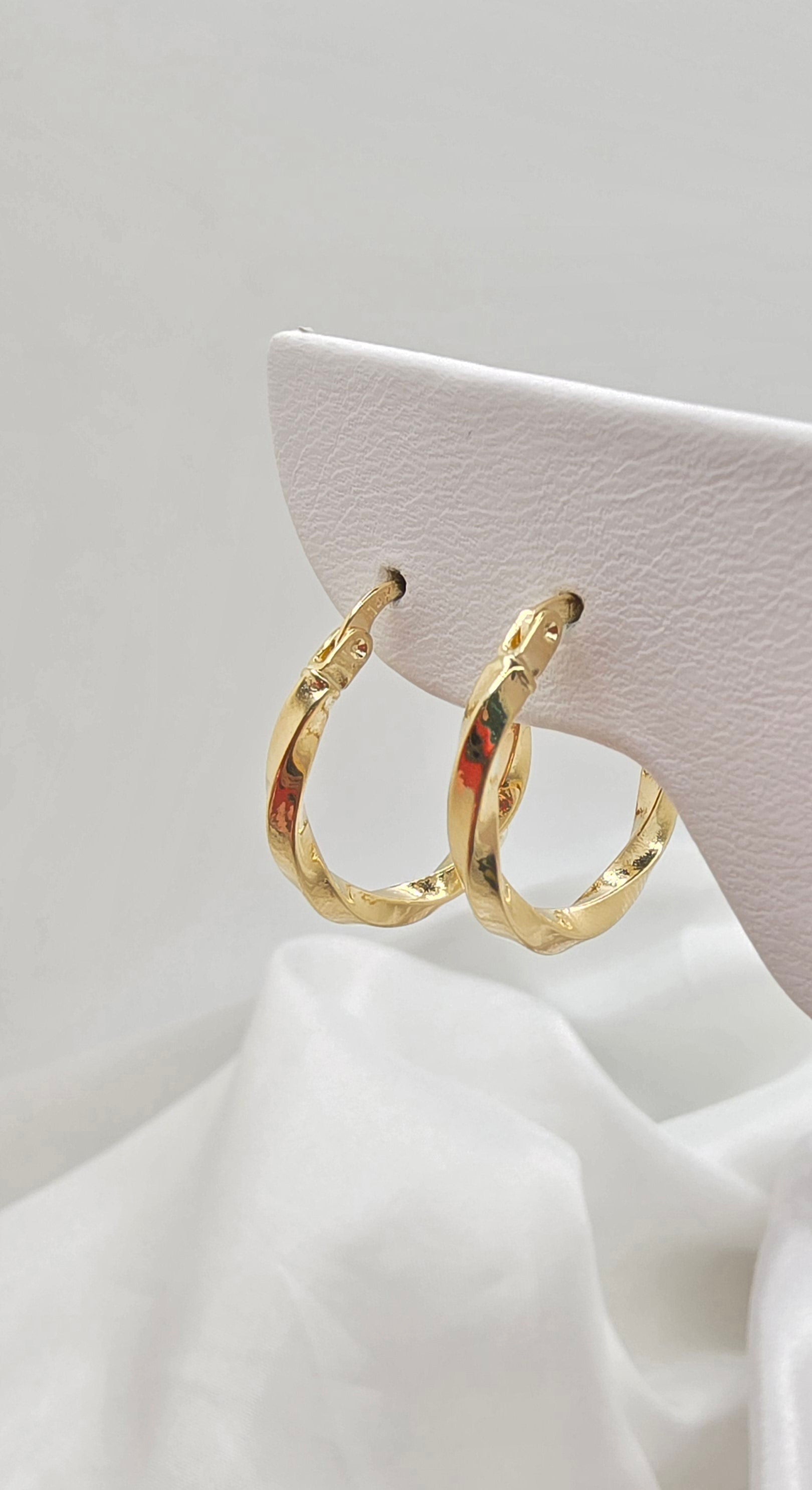 14KT DELICATE CROOKED HOOPS EARRINGS Size 2 Weight 1.5GR