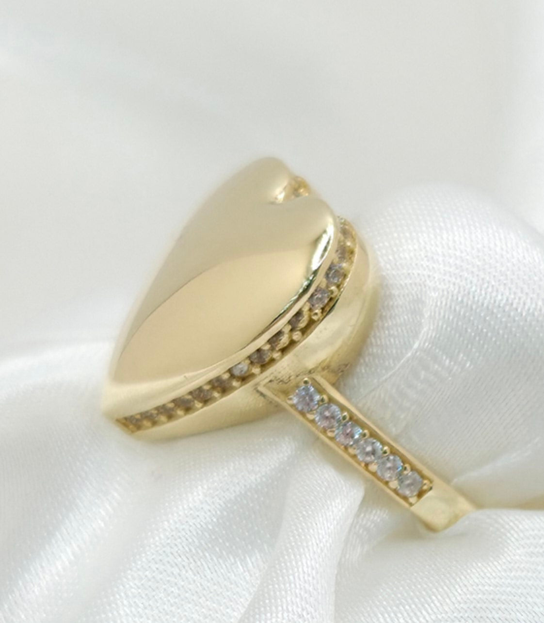10KT CZ AROUND PLAIN HEART RING Size 6-7.5 Weight 3.1GR
