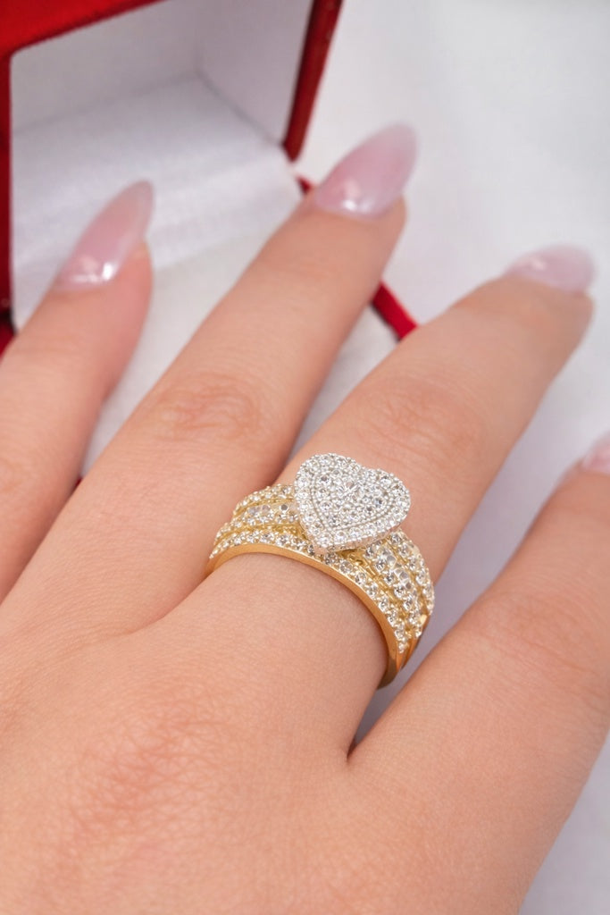 10KT ELEGANT BAGUETTE SMALL HEART RING  Size 6.5 & 7.5 Weight 4GR