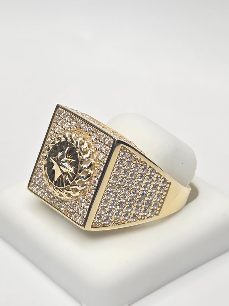 10KT SQUARE CZ BACKGROUND COMPASS ROSE DETAIL MAN'S RING Size 12.5 Weigth 6.8GR