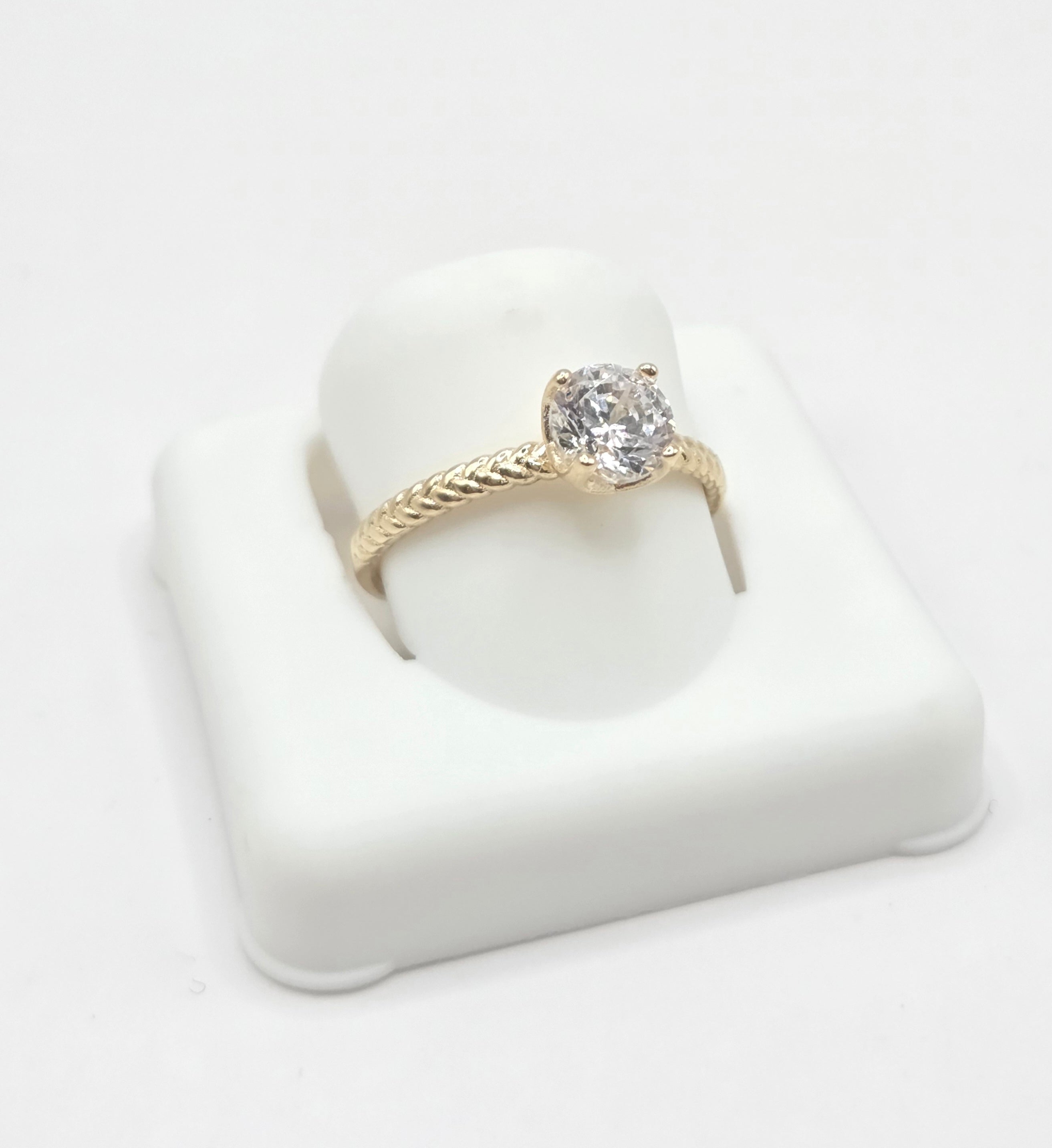 14KT DELICATE BRAIDED DESIGN PROMISE RING Size 7 Weigth 1.7GR