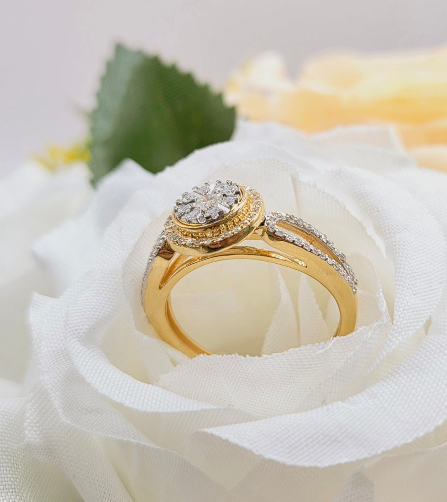 14KT DELICATE ROUND STYLE NATURALS DIAMONDS WOMAN'S RING Size 7 Weigth