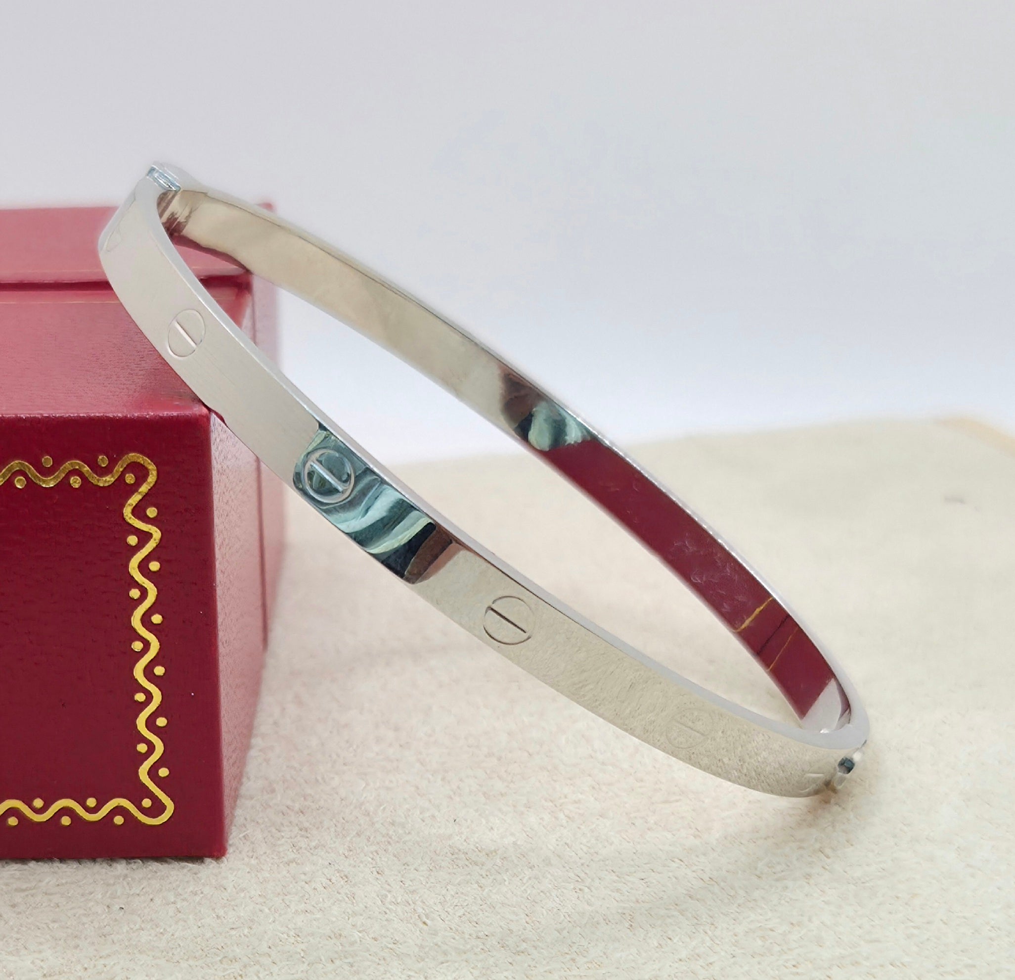 14KT WHITE GOLD CARTI BANGLE Size 17 5MM Weight 7.9GR