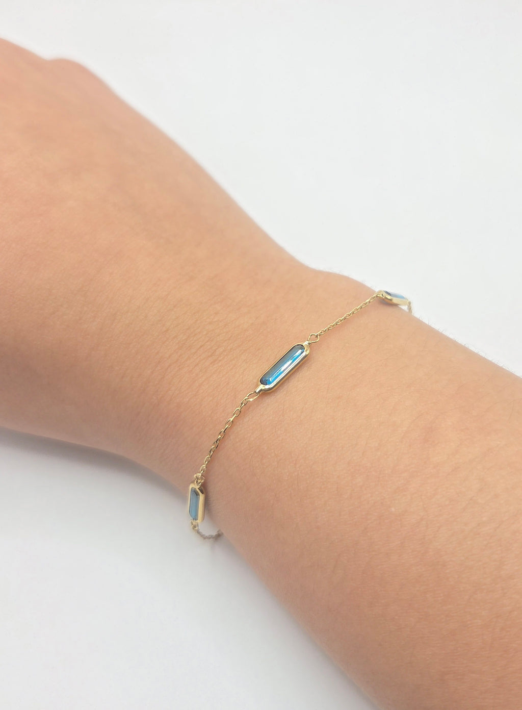 10KT DELICATE BLUE STONE DETAIL BRACELET Size 7INCH Weight 1.8GR