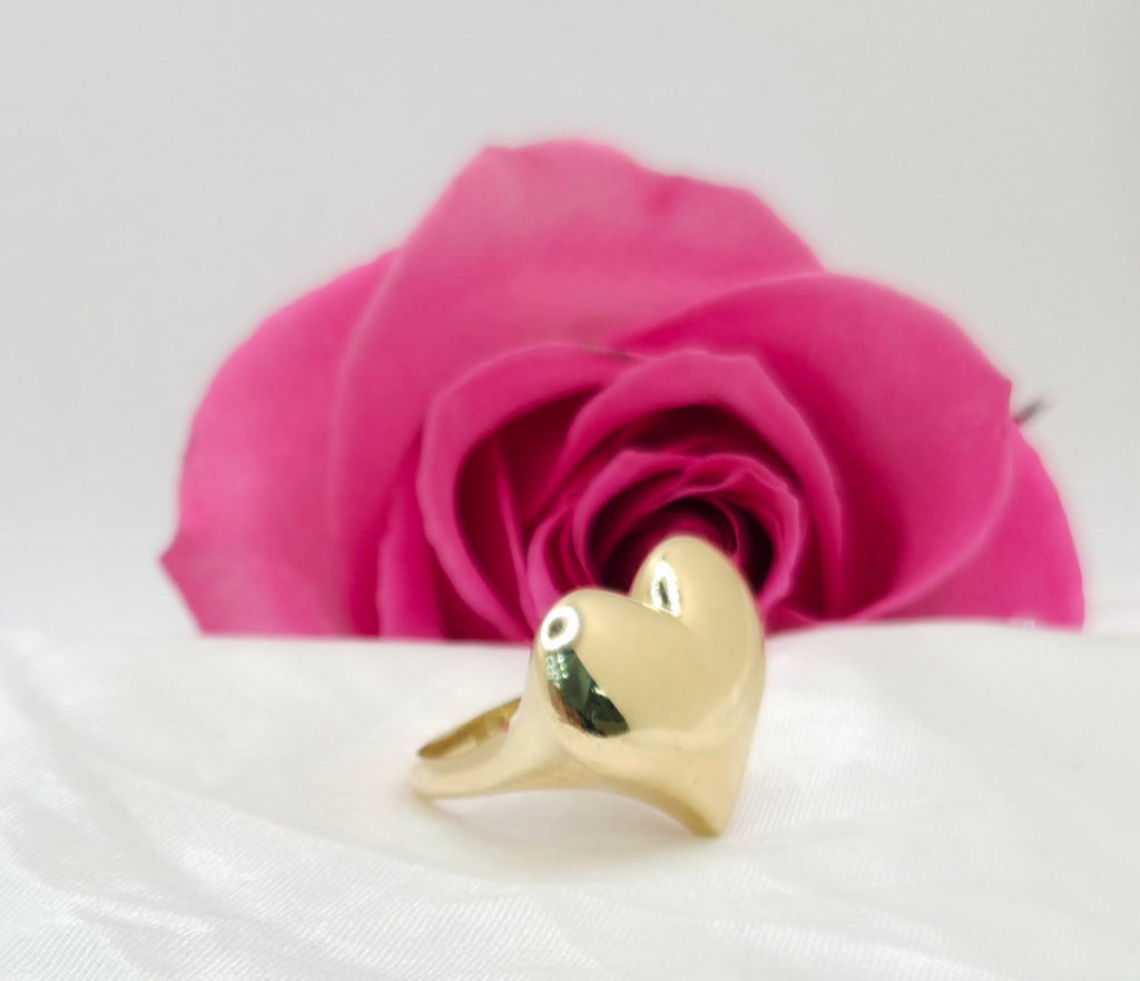 10KT BIG FANCY PLAIN HEART RING Size 7 Weight 3.2GR