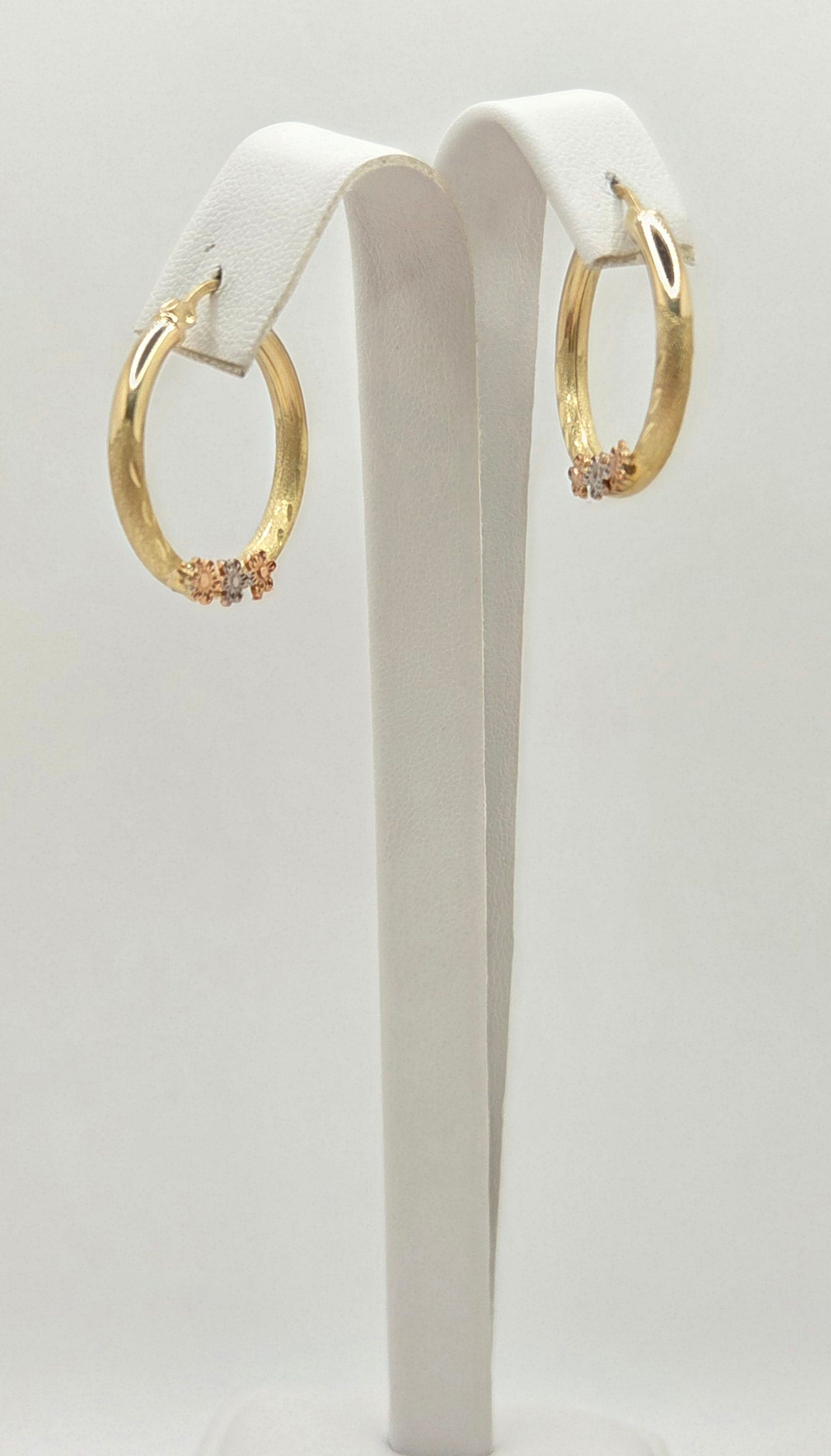 10KT SMALL FLOWERS HOOPS EARRINGS  Size 3 Weight 2.8GR