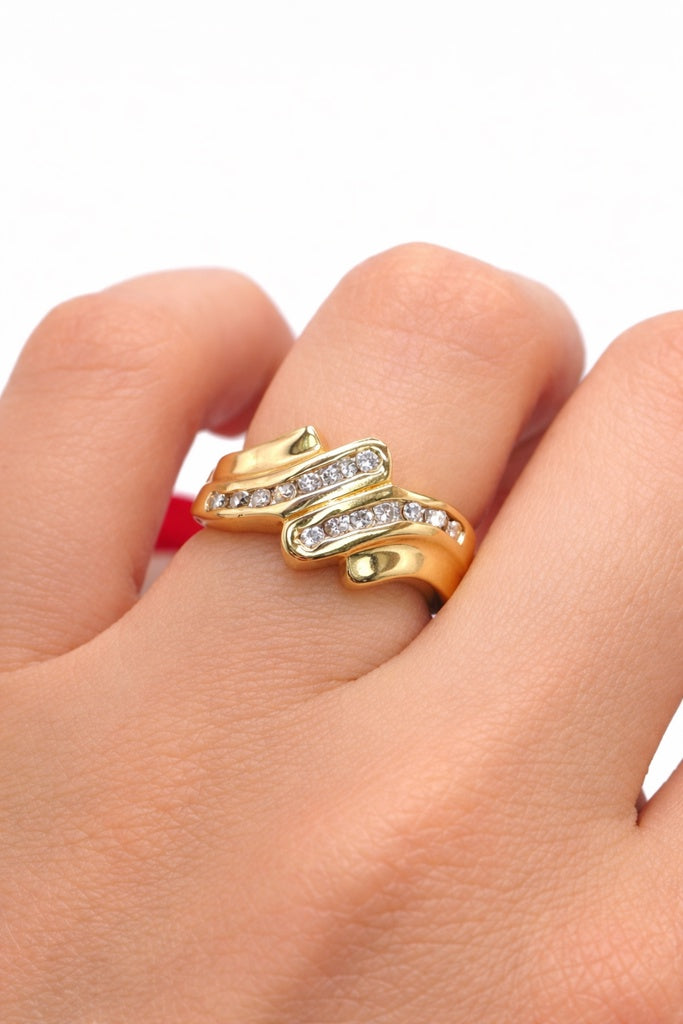 14KT SOLID DELICATE DIAMOND DETAILS WOMAN'S RING Size 6 Weight 7GR