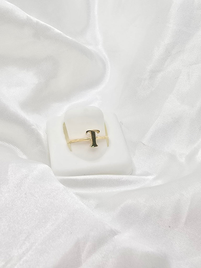 14KT "T" LETTER RING Size 6.5 Weight 1.2GR