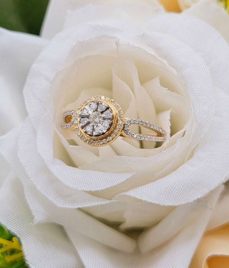 14KT DELICATE ROUND STYLE NATURALS DIAMONDS WOMAN'S RING Size 7 Weigth