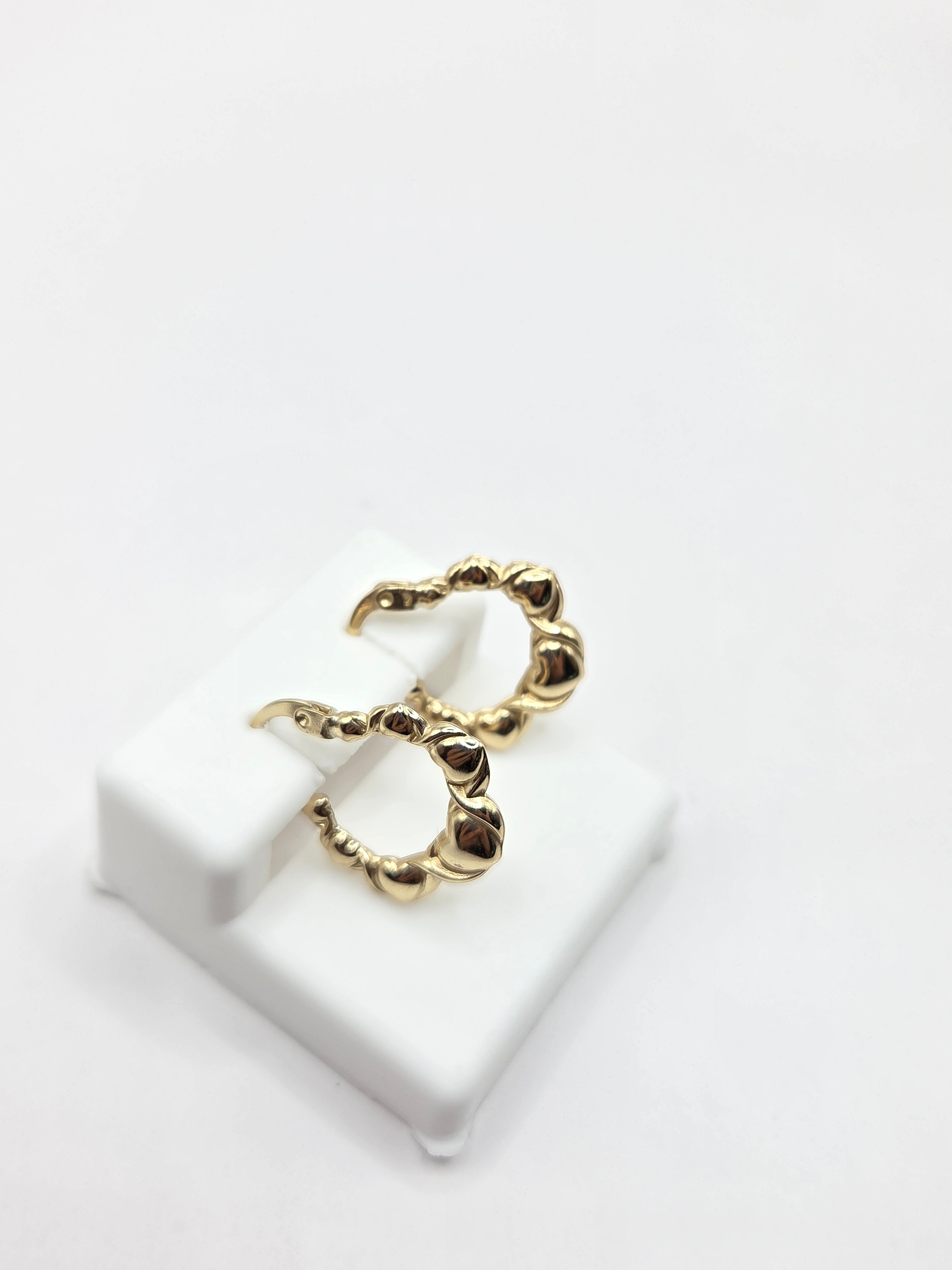 10KT SMALL HEARTS HOOPS EARRINGS Weight 1.2GR