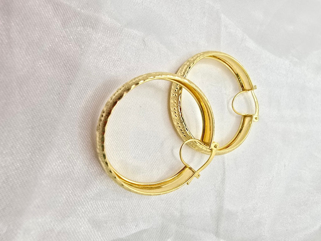 14KT GLITTER WITH GREEK DESING HOOPS EARRINGS Size 3 6MM Weight 3.8GR