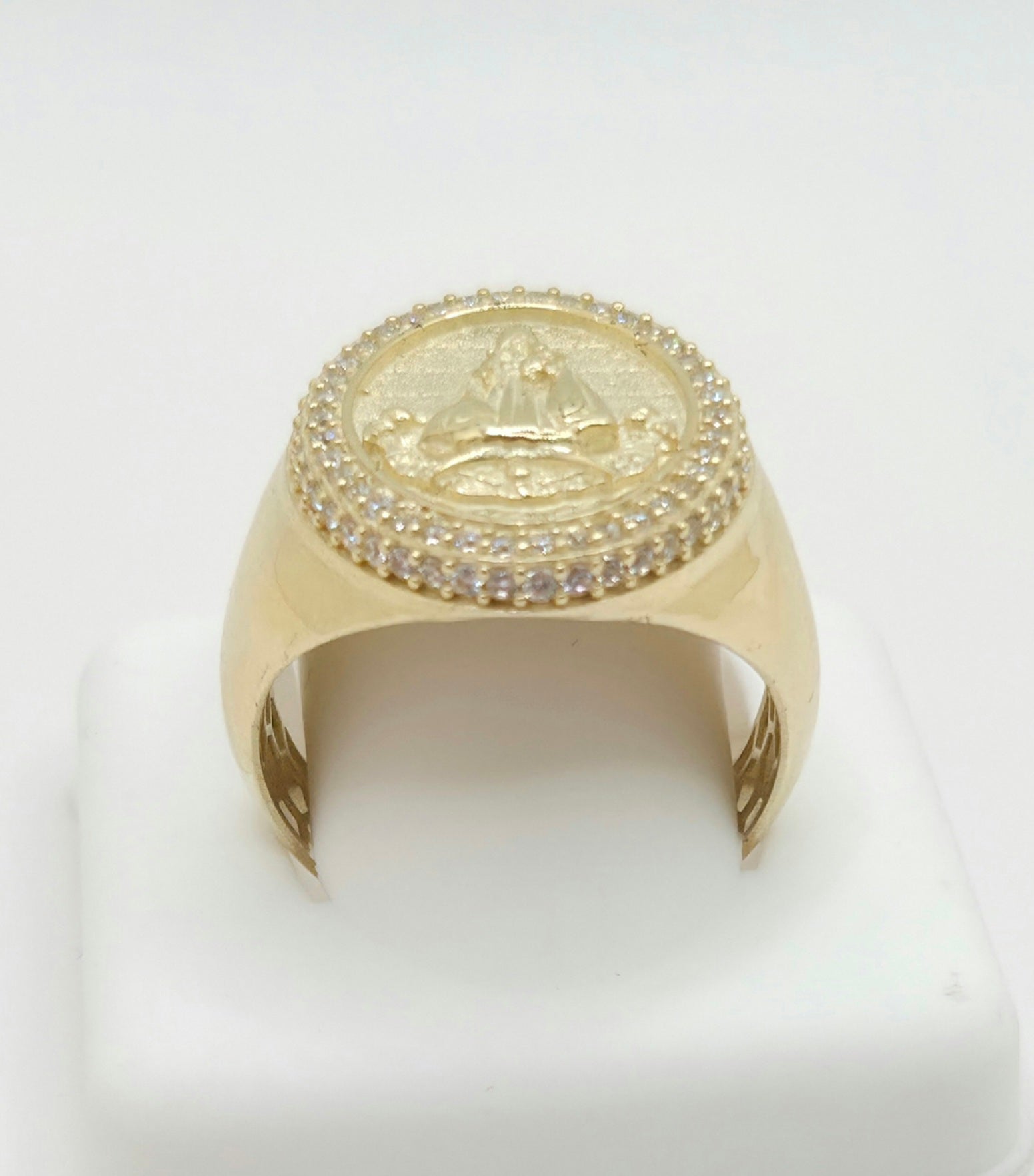 10KT CZ OVAL CARIDAD RING Size 11 Weight 5.7GR