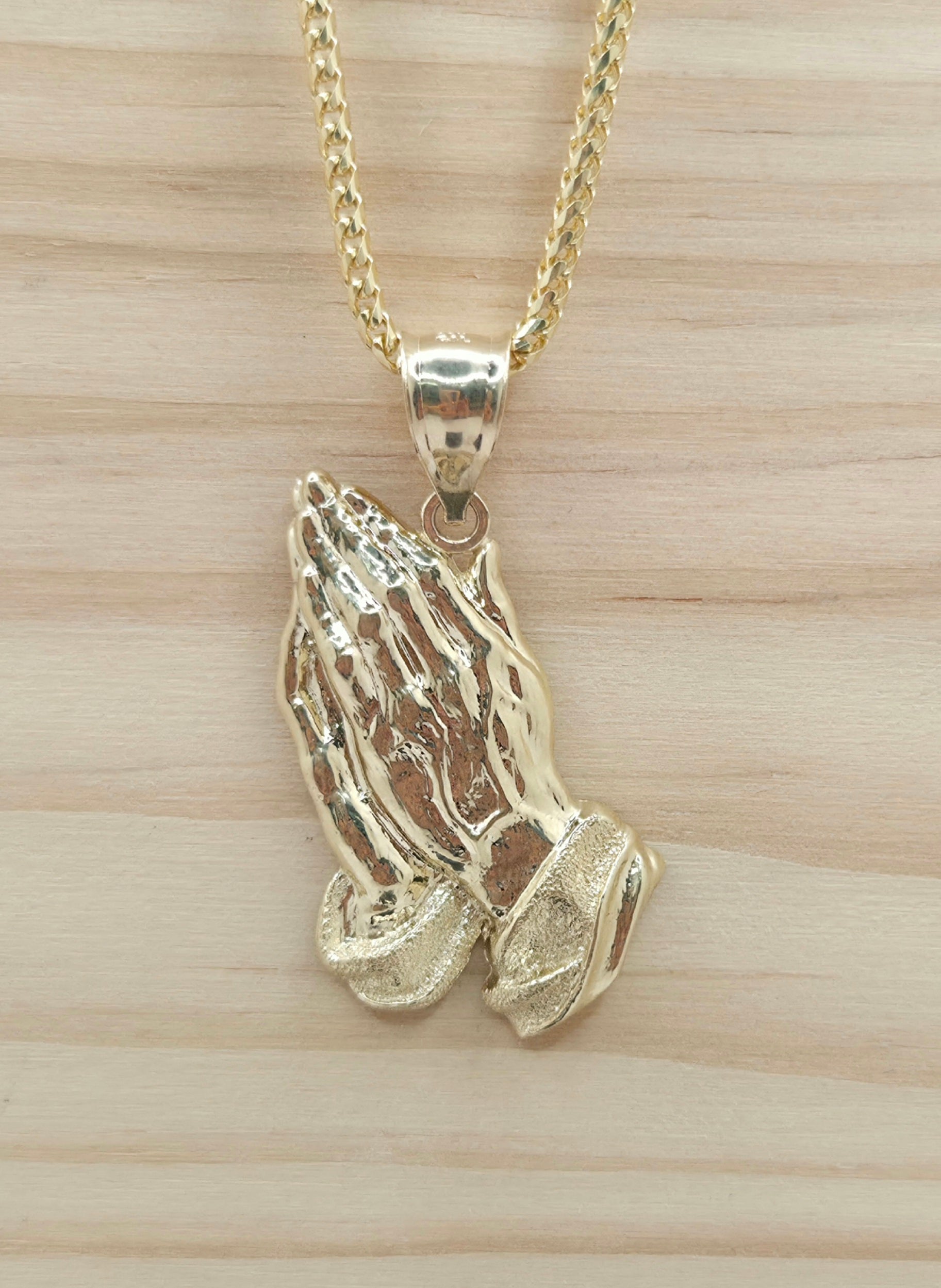 10KT MEDIUM PRAYING HANDS PENDANT Weight 3.6GR