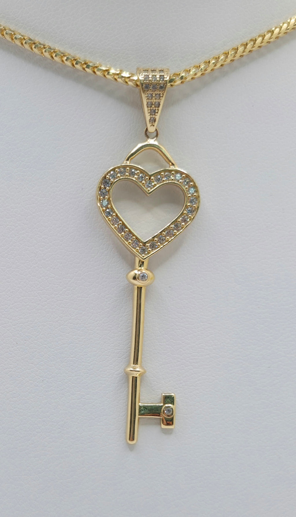 14KT CZ HEART KEY PENDANT Weight 3.4GR