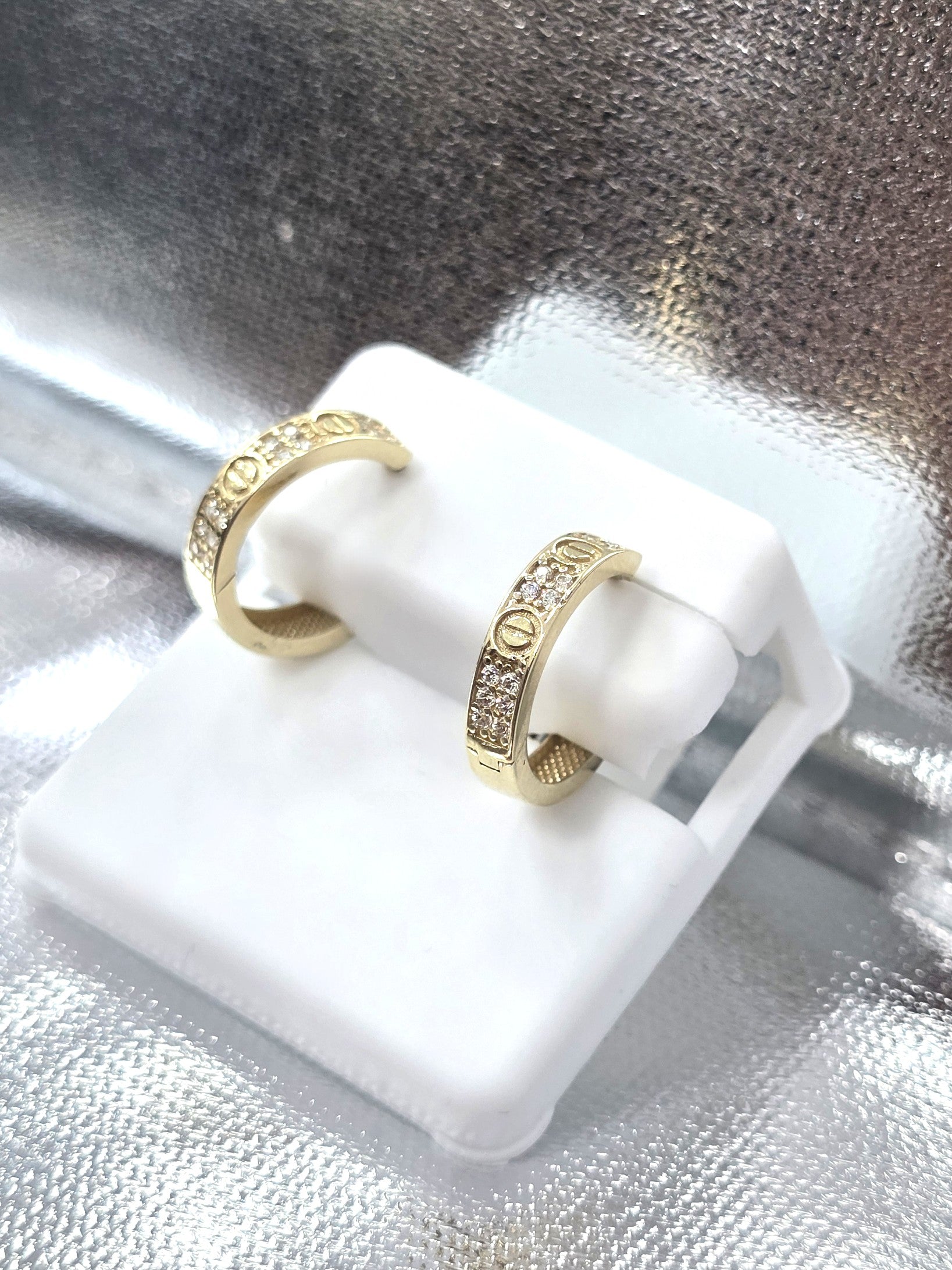 10KT CZ CARTI STYLE HOOPS EARRINGS Size SMALL Weigth 2GR