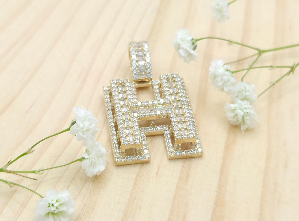 10KT MEDIUM CZ "H" LETTER PENDANT Weight 7GR