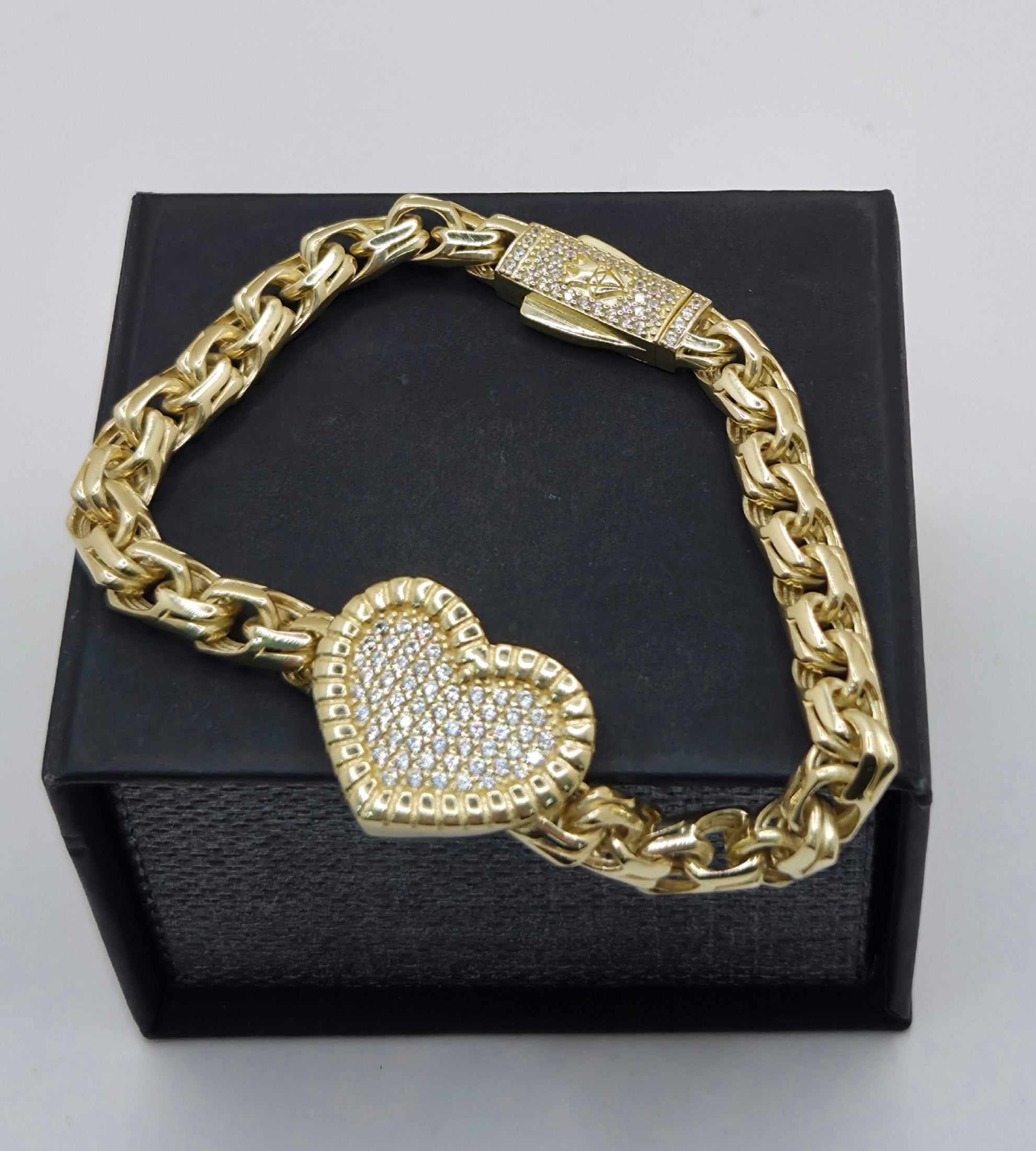 10KT CHINO LINK CZ HEART BRACELET Size 7INCH 6MM Weight 14.5GR