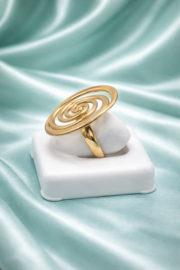 10KT MODERN SPIRAL RING Size 8.5 Weight 5GR