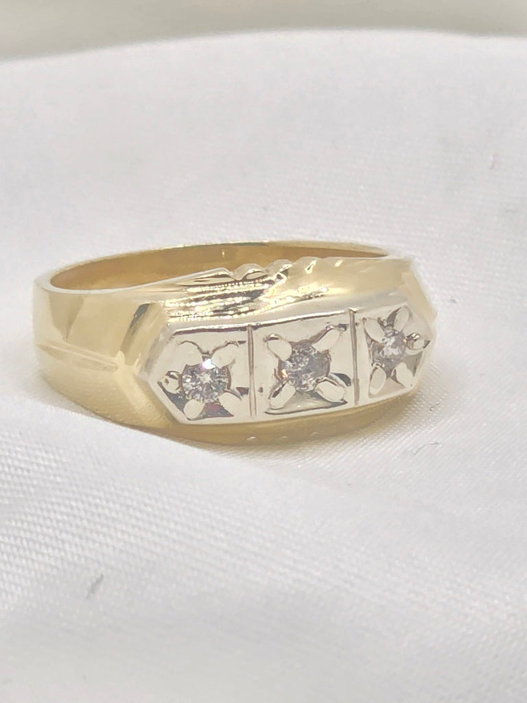 14KT 3 STONE STATEMENT DIAMOND RING Size 8.5 Weight 5.9 GRS