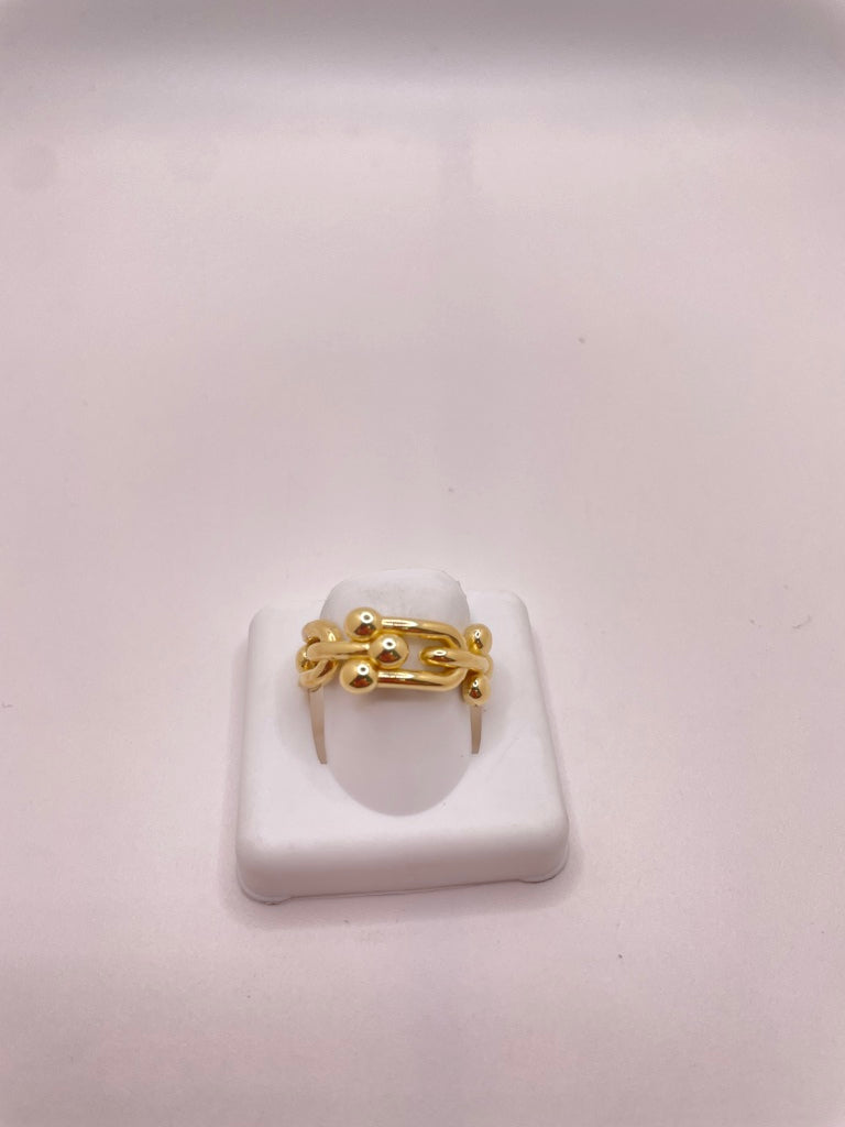 10KT DELICATE PAPER CLIP STYLE RING Size 8 Weight 2.75GR