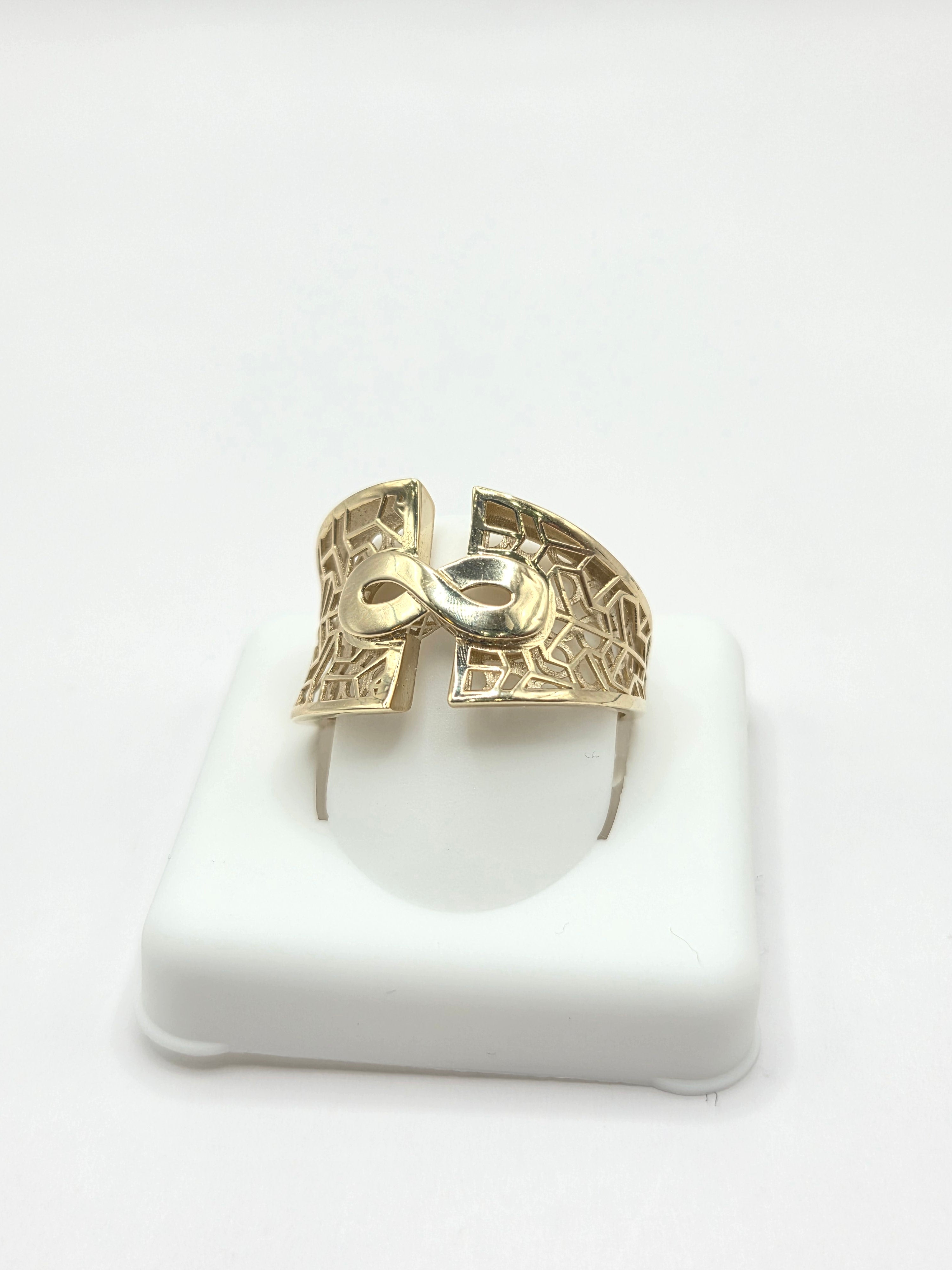 10KT FANCY SILHOUETTES BACK DESIGN INFINITY DETAIL CENTER RING Size 8-9 Weigth 3GR
