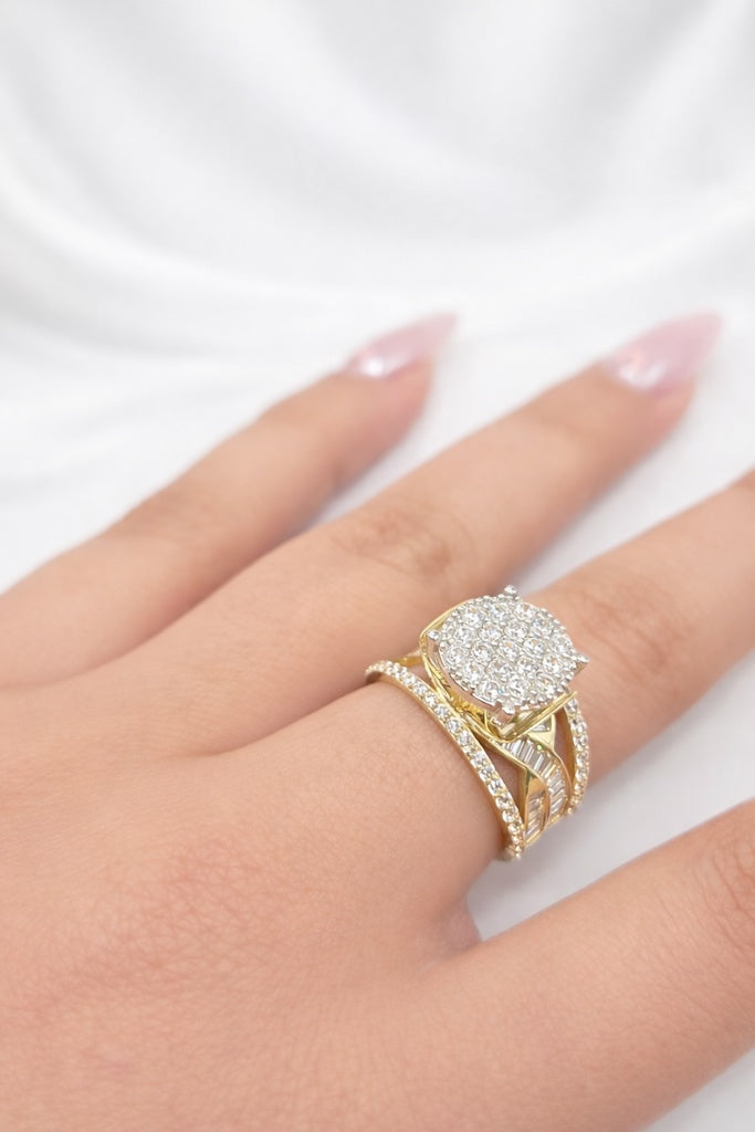 10KT LARGE ELEGANT CZ ROUND PROMISE RING Size 9 Weight 5GR