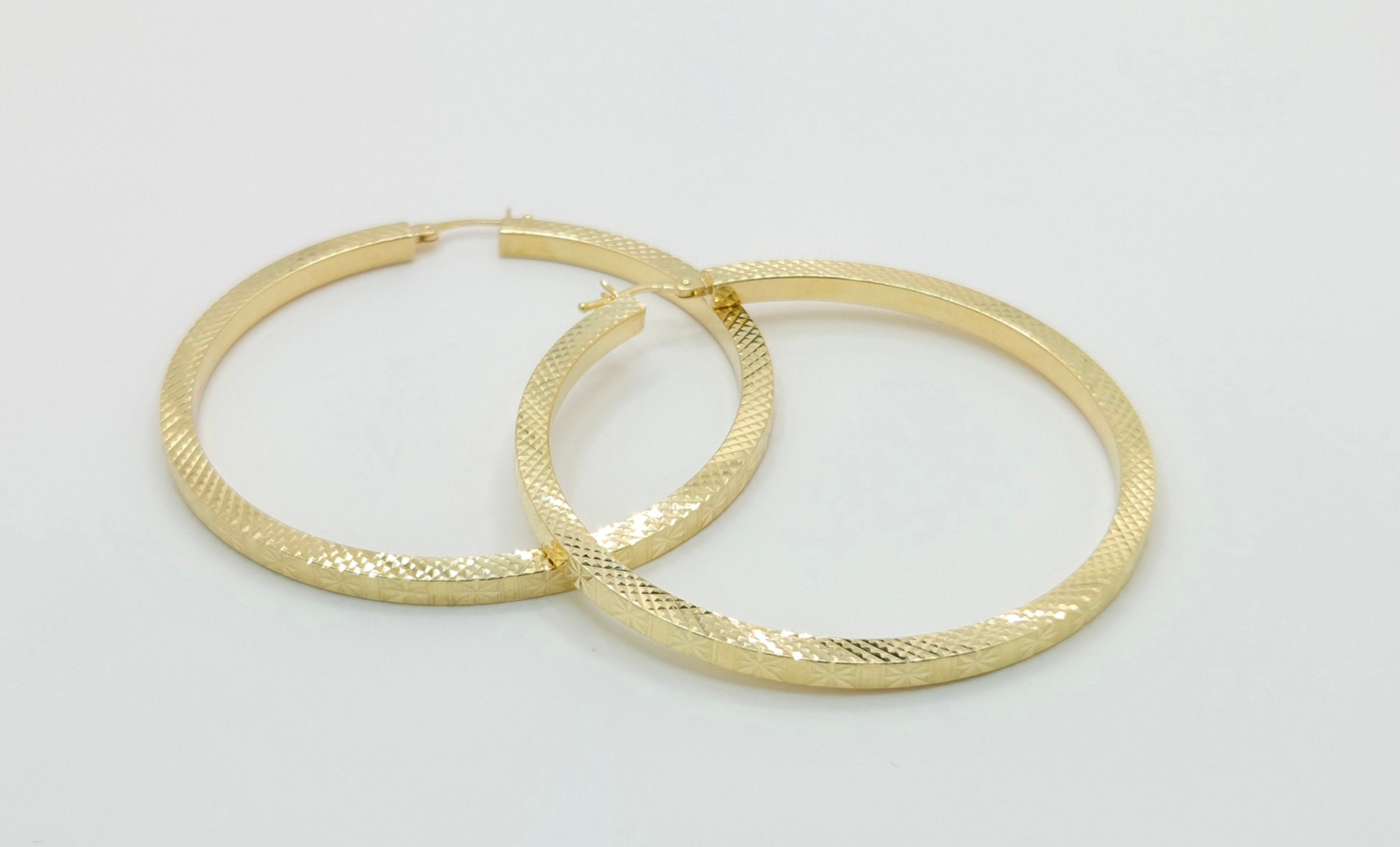 10KT MODERN FLASH DETAIL STRAIGHT EDGE HOOPS EARRINGS Size 6 Weight 5.9GR