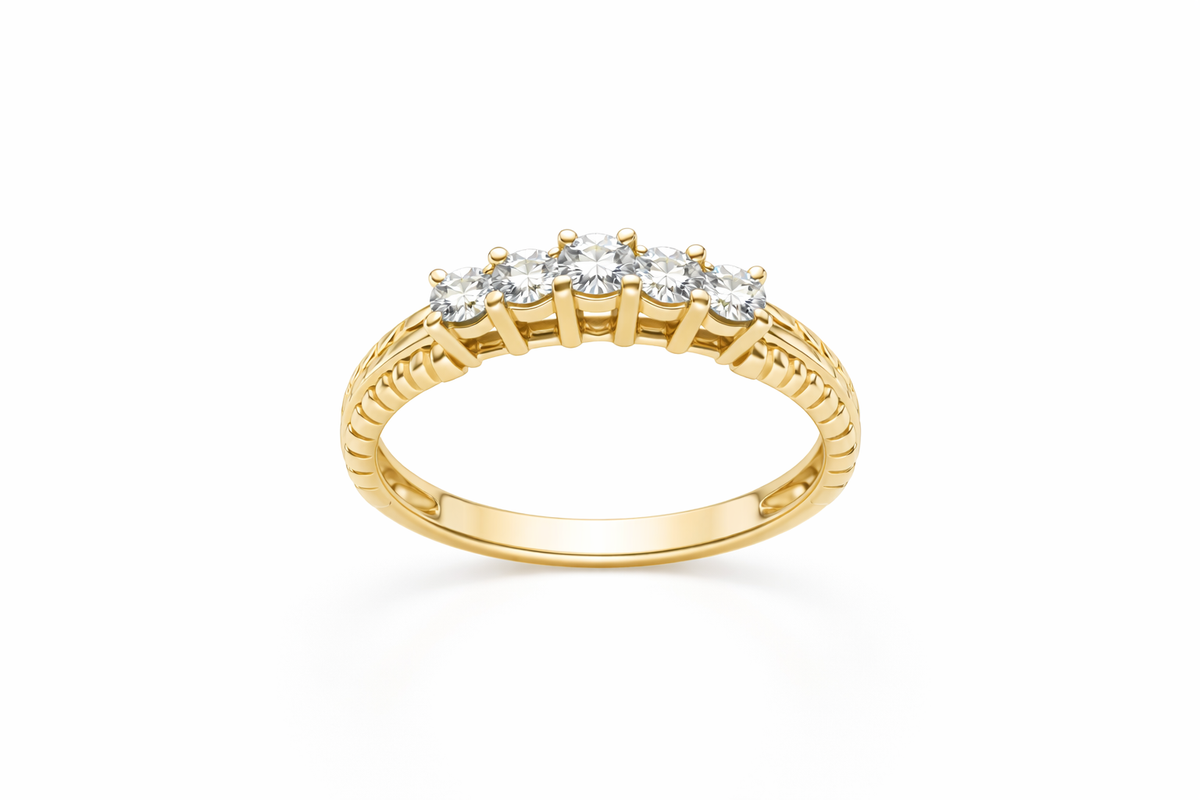 14KT DELICATE PRINCESSA DIAMOND RING Size 7 Weigth 2.7GR
