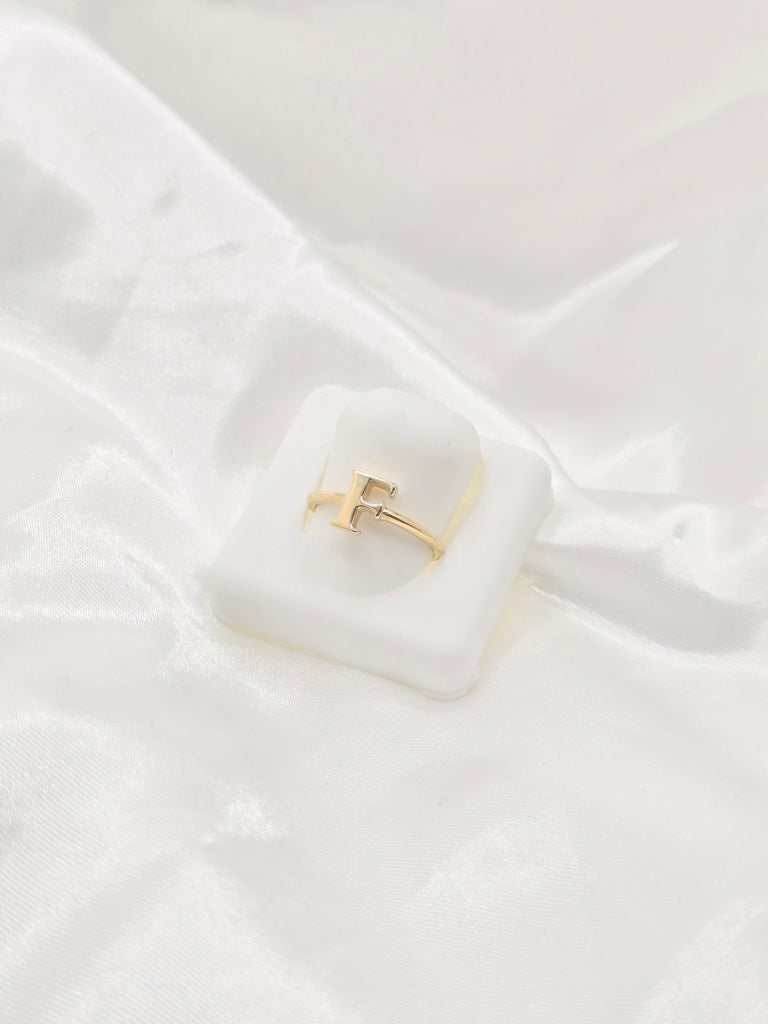 14KT "F" LETTER RING Size 6 Weight 1.4GR