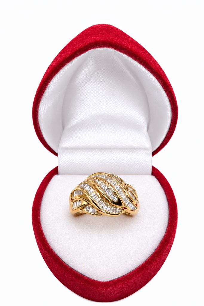 14KT BAGUETTE DIAMOND SHELL DESIGN RING  Size 7 Weigth 6.6GR