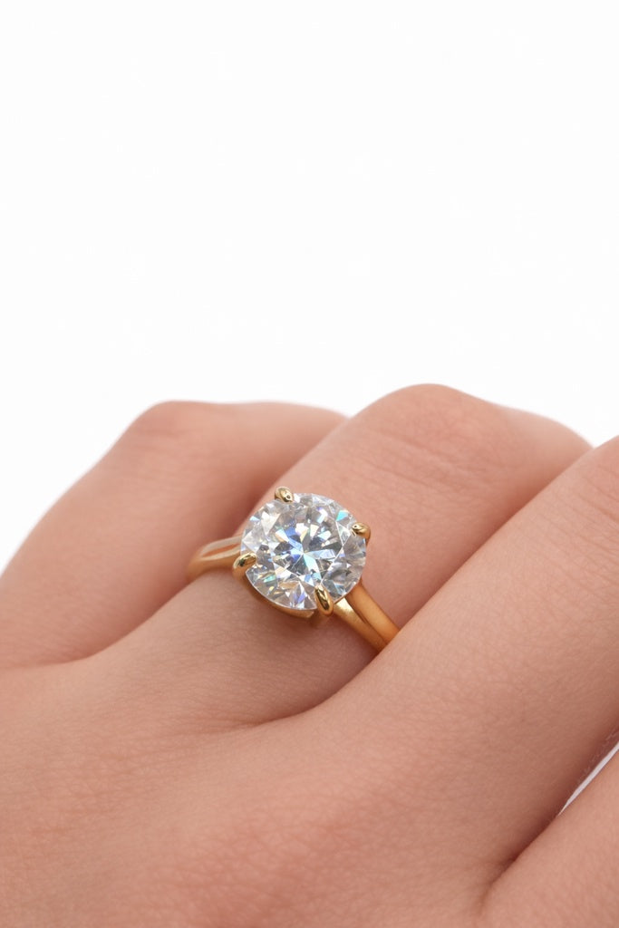 10KT MOISSANITE 3CTW VVS D COLOR PROMISE RING Size 7 Weigth 2.8 GRS