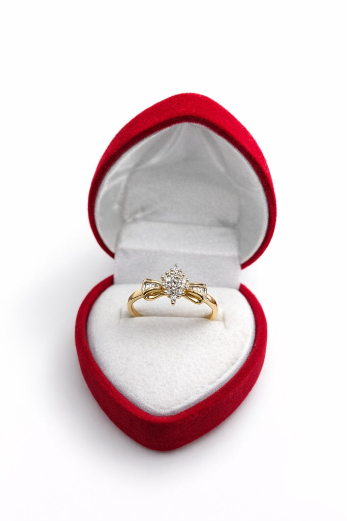 10KT DELICATE RIBBON DESIGN DIAMOND PROMISE RING Size 7/0.11CT